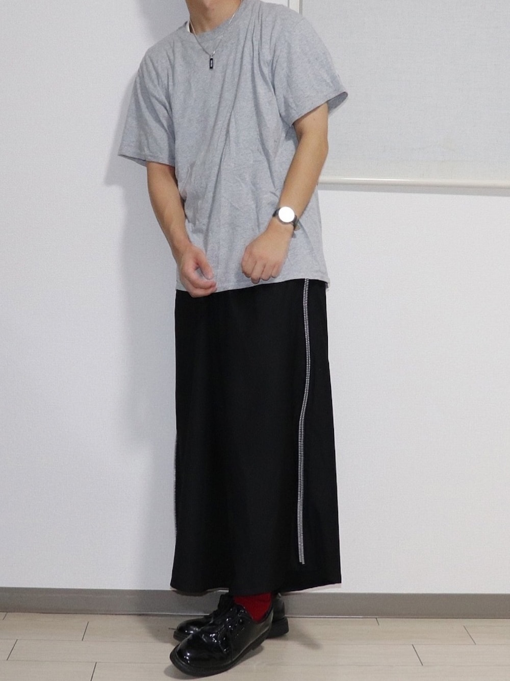 「シンプル、ワイドパンツ、ankorock、ロック、ブラック、モノトーン」｜「ChampionのChampion Authentic T-SHIRTS/ チャンピオン コットン Tシャツ(1/2スリーブ)（Tシャツ/カットソー、グレー系）」を使った、やんやんさん（メンズ・167cm）の秋コーディネートの1枚目の写真