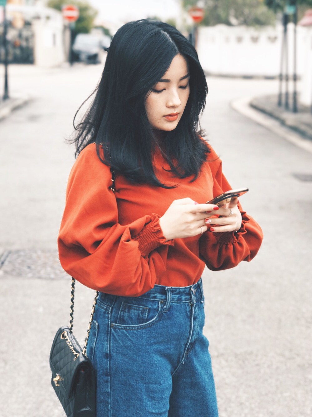 「ootd、spring、STYLE、lookbook、outfit、denim、jeans、春コーデ、デニム、casual」｜「CHANELのアイテム（ハンドバッグ、ブラック系）」を使った、Yulian Cさん（レディース・153cm）の春コーディネートの1枚目の写真