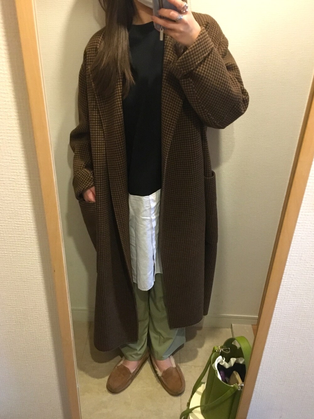 「ootd、ピスタチオ、ちょっとそこまで、UGG」｜「TODAYFULのオーバーチェックコート（チェスターコート、ブラウン系）」を使った、yukiさん（レディース・163cm）の春コーディネートの1枚目の写真