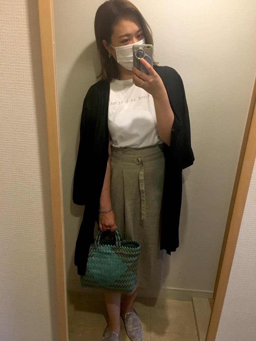 「大人コーデ、おしゃれさんと繋がりたい、モノトーンコーデ、きれいめカジュアル、スカート」｜「agnes b.のS345 TS（Tシャツ/カットソー、ホワイト系）」を使った、yukiさん（レディース・164cm）の夏コーディネートの1枚目の写真