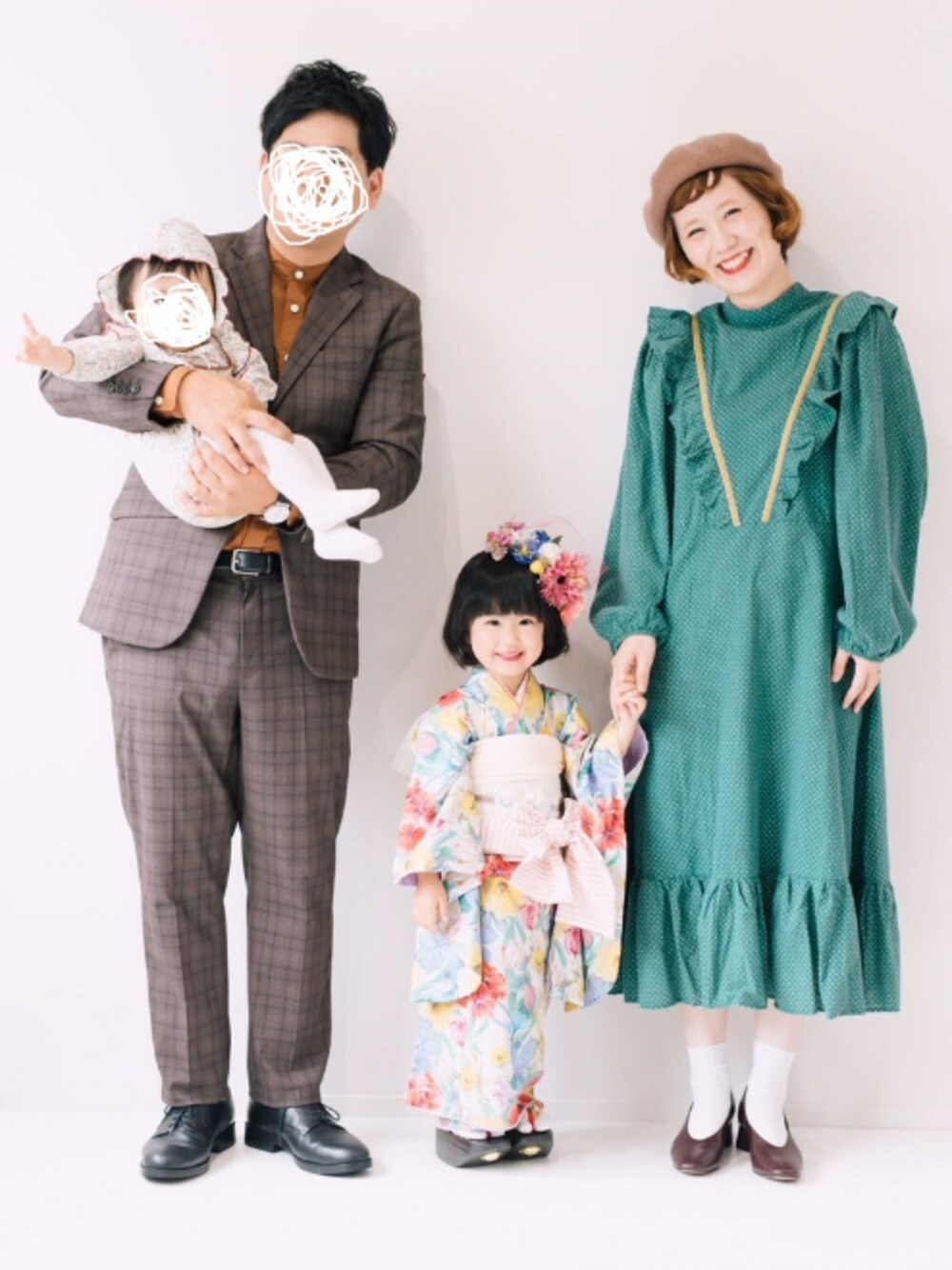 「七五三、七五三前撮り、家族写真、おやこーで。」｜「select MOCAの胸元フリルピンドット柄ひざ下丈バルーンスリーブワンピース（ワンピース、グリーン系）」を使った、misacoさん（レディース・160cm）の秋コーディネートの1枚目の写真
