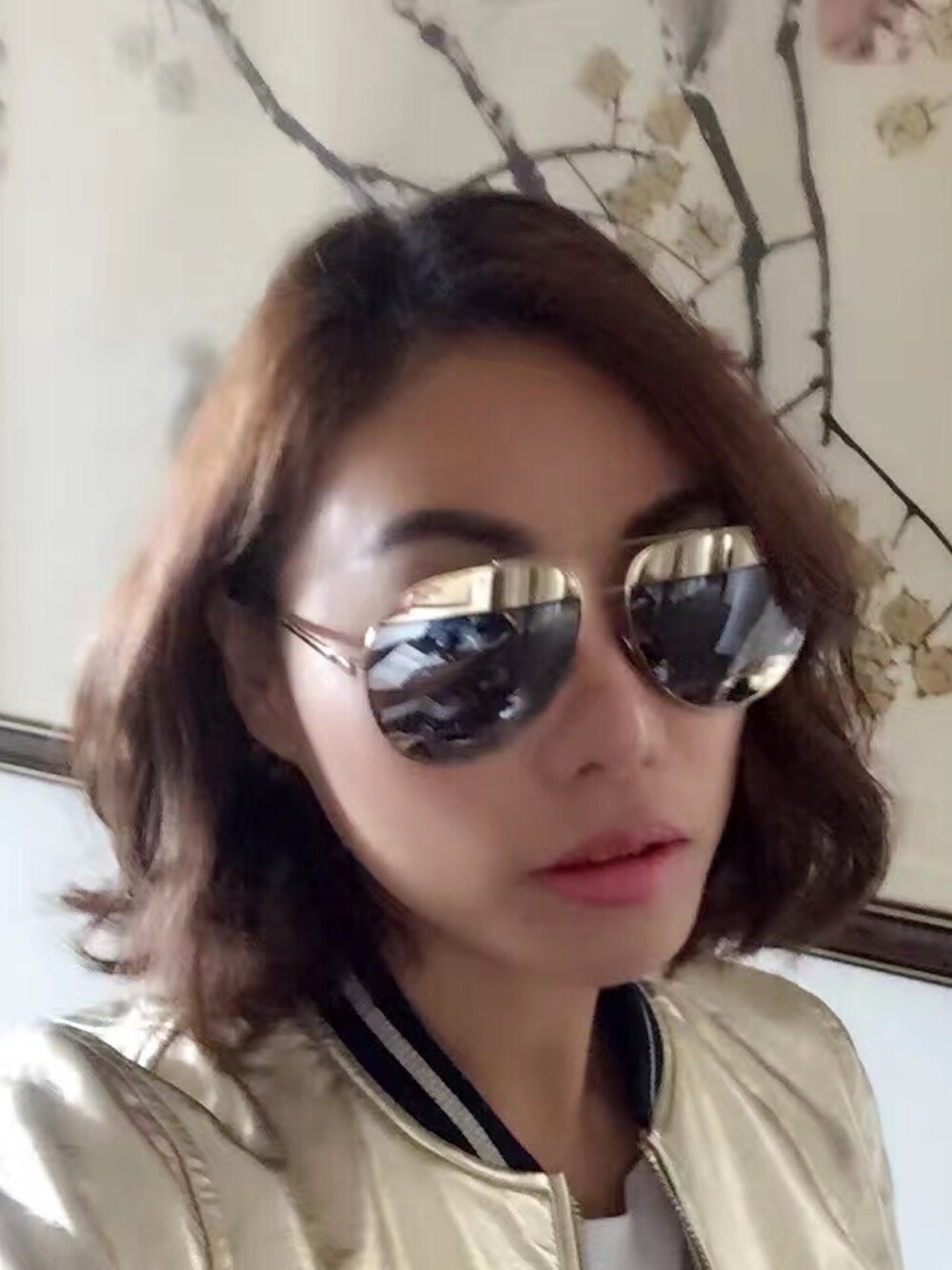 「CELINEのアイテム（サングラス、ゴールド系）」を使った、Fionaさん（レディース・165cm）の夏コーディネートの1枚目の写真