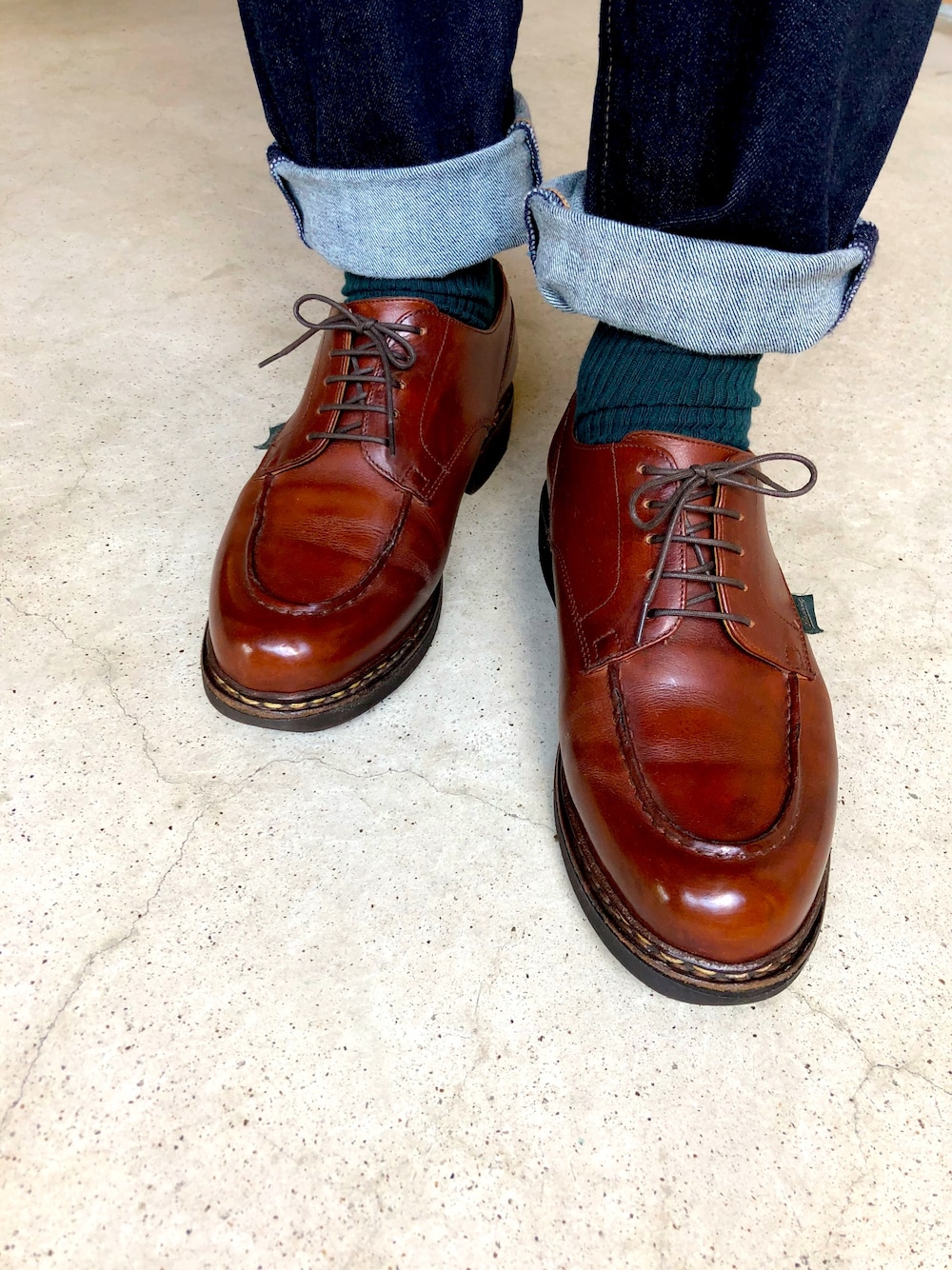 「デニム、デニムパンツ、革靴、くつした、パラブーツ、シャンボード、リーバイス」｜「Levi'sのアイテム（デニムパンツ、ブルー系）」を使った、黒猫文具店（愛妻家）さん（メンズ・179cm）の夏コーディネートの1枚目の写真