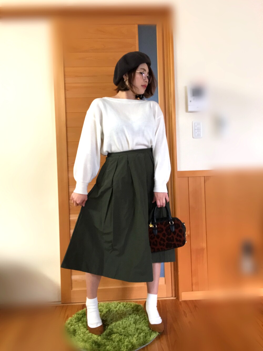 「ベレ女、バナナぶ、大人カジュアル、お饅頭同盟、少年探偵団、レオパード」｜「LEPSIMのミニマムスクエアショルダーバッグ　734877（ショルダーバッグ、その他）」を使った、くろ🍀😚さん（レディース・153cm）の冬コーディネートの1枚目の写真