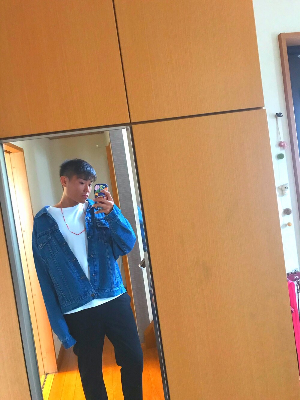 「シンプル、おしゃれさんと繋がりたい」｜「MONO-MARTのアイテム（Tシャツ/カットソー、ホワイト系）」を使った、しょうやさん（メンズ・180cm）の秋コーディネートの1枚目の写真
