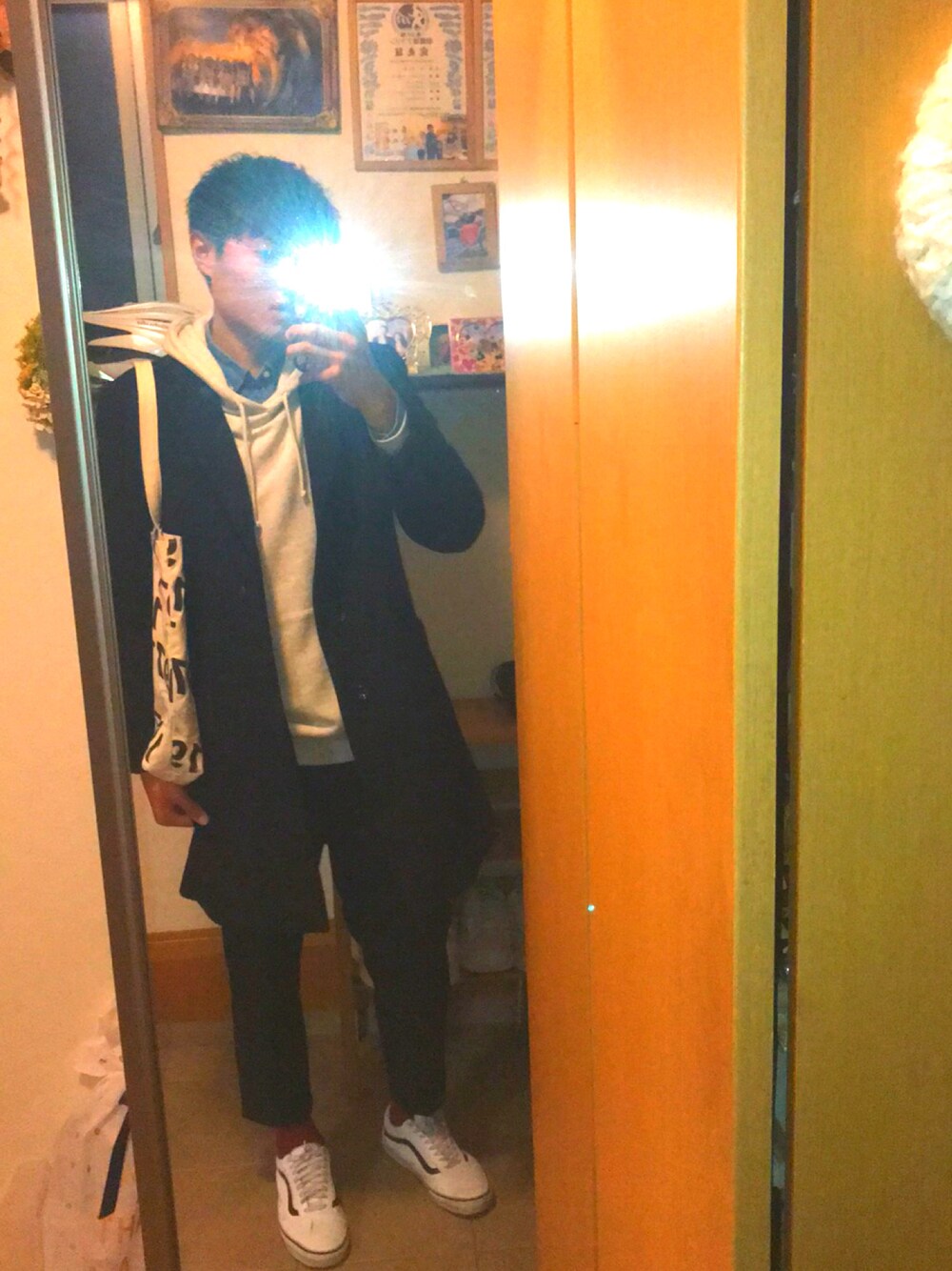 「2018マイベストコーデ、お洒落さんとつながりたい、シンプル、キレイめ、いいね、save、フォローお願いします🤑」｜「GUのアイテム（チェスターコート、ブラック系）」を使った、しょうやさん（メンズ・180cm）の冬コーディネートの1枚目の写真