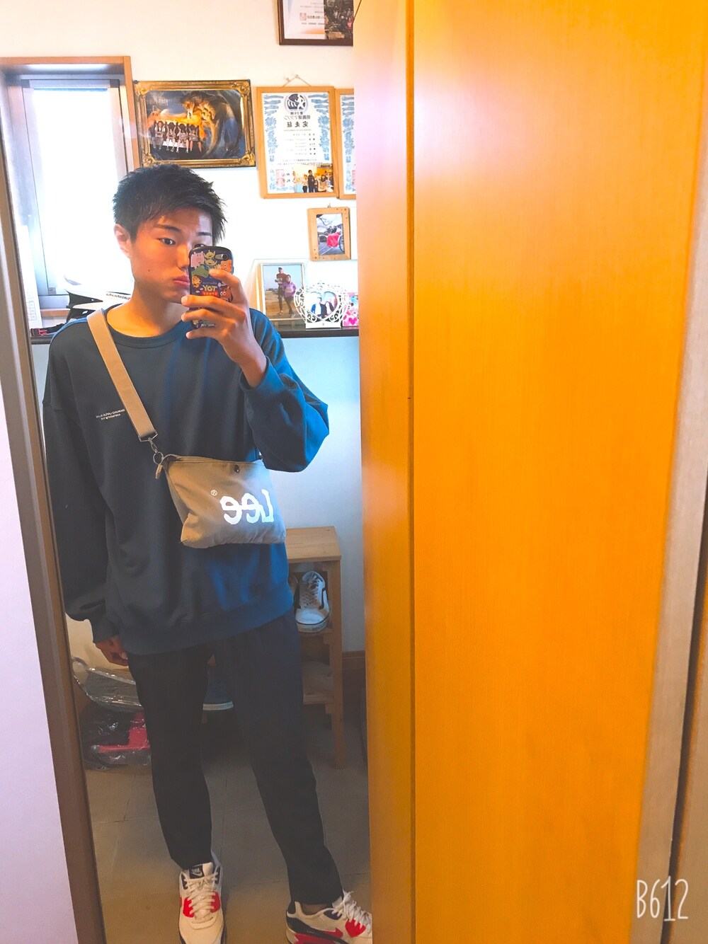 「オーバーサイズ、秋のコーデ、シンプルコーデ、今日のコーデ」｜「Diamond LaylaのLayla everlasting love 3 Under Line Sweat Shirt T18 Aegean Blue  （スウェット、ブルー系）」を使った、しょうやさん（メンズ・180cm）の秋コーディネートの1枚目の写真