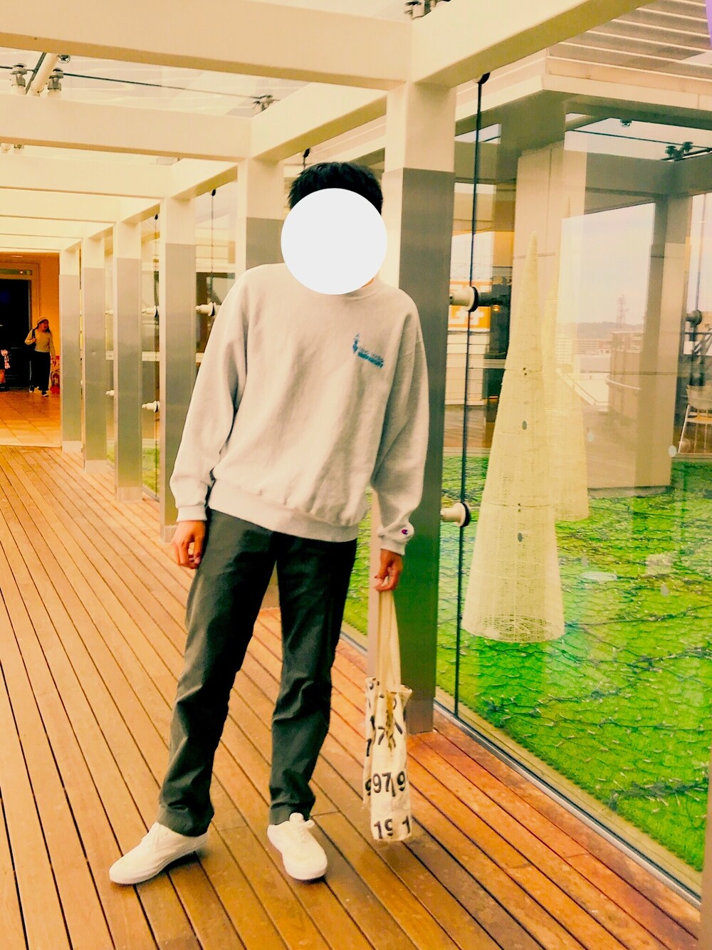 「宇宙兄弟、シンプルコーデ、お洒落さんとつながりたい、大人コーデ、秋冬」｜「BASEのアイテム（スウェット、ホワイト系）」を使った、しょうやさん（メンズ・180cm）の秋コーディネートの1枚目の写真