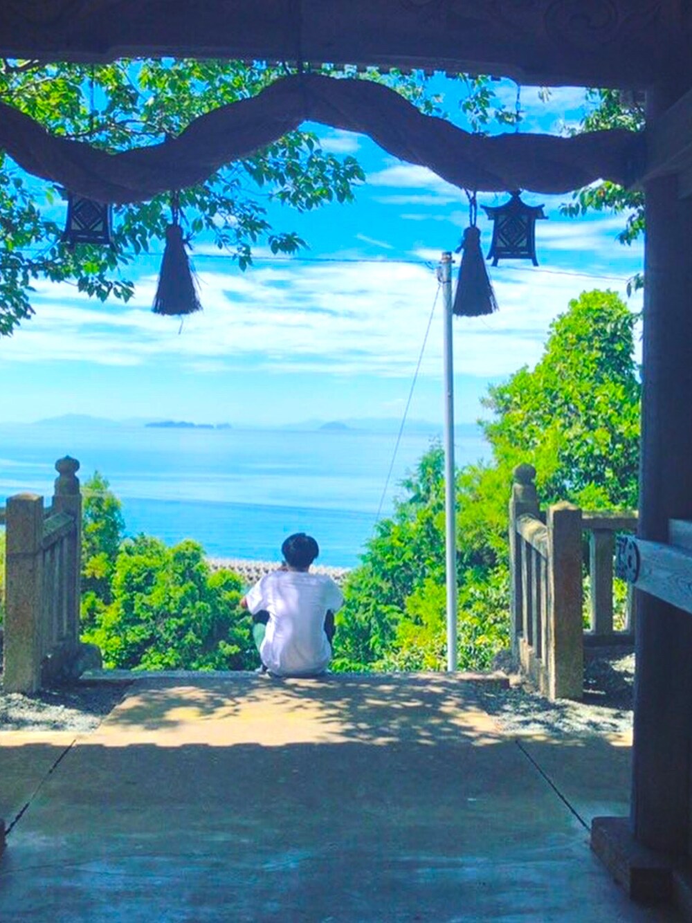 「お洒落さんとつながりたい、秋服準備はじめました、ラフ、夏、きれいめカジュアル、白Tシャツ、大学生」｜「GUのアイテム（Tシャツ/カットソー、ホワイト系）」を使った、しょうやさん（メンズ・180cm）の秋コーディネートの1枚目の写真