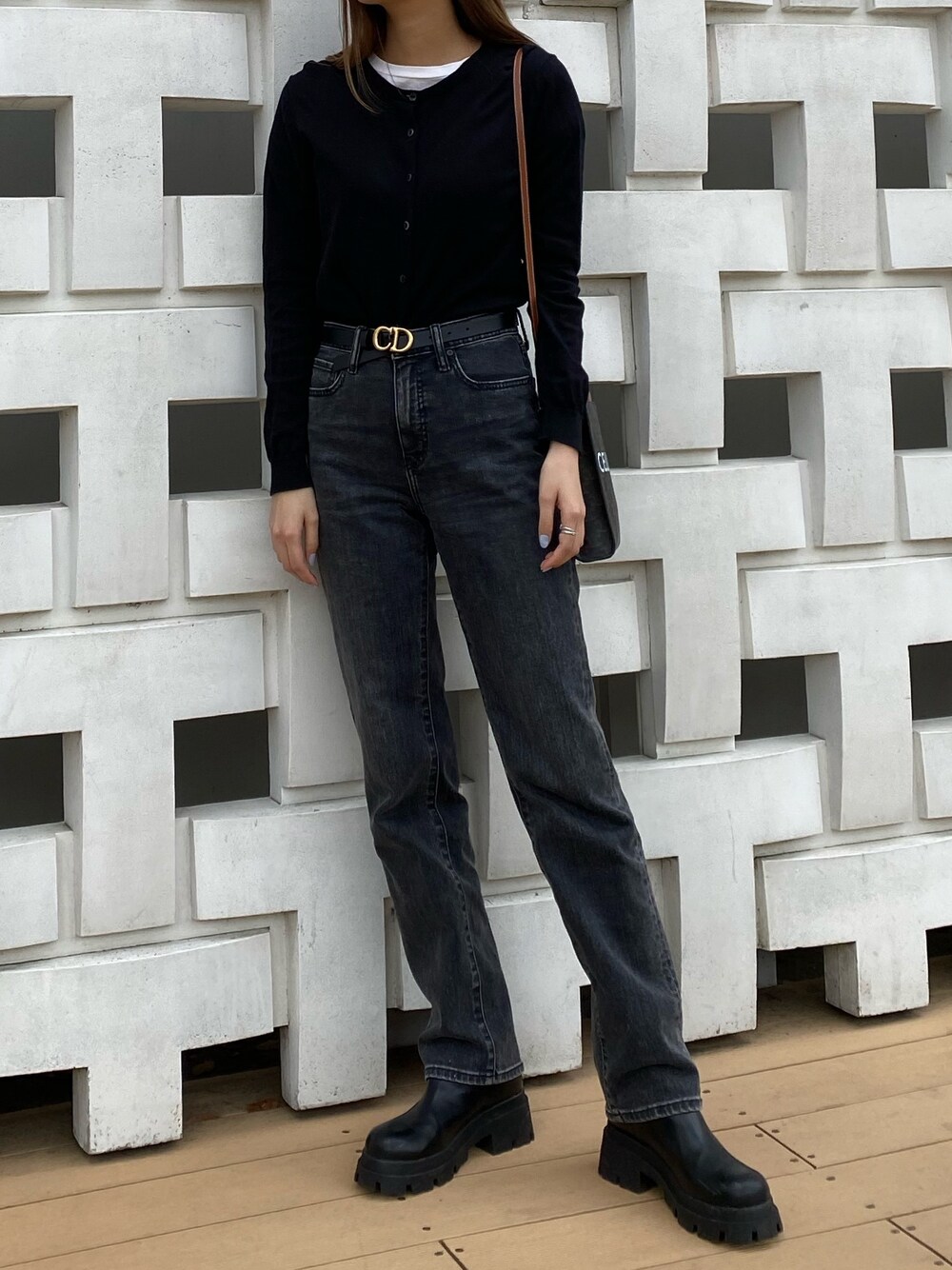 「大人コーデ、ブラック、ユニクロ、ユニクロコーデ、デニムパンツ、デニム、プチプラ」｜「UNIQLOのアイテム（カーディガン/ボレロ、ブラック系）」を使った、みちゃこさん（レディース・164cm）の春コーディネートの1枚目の写真