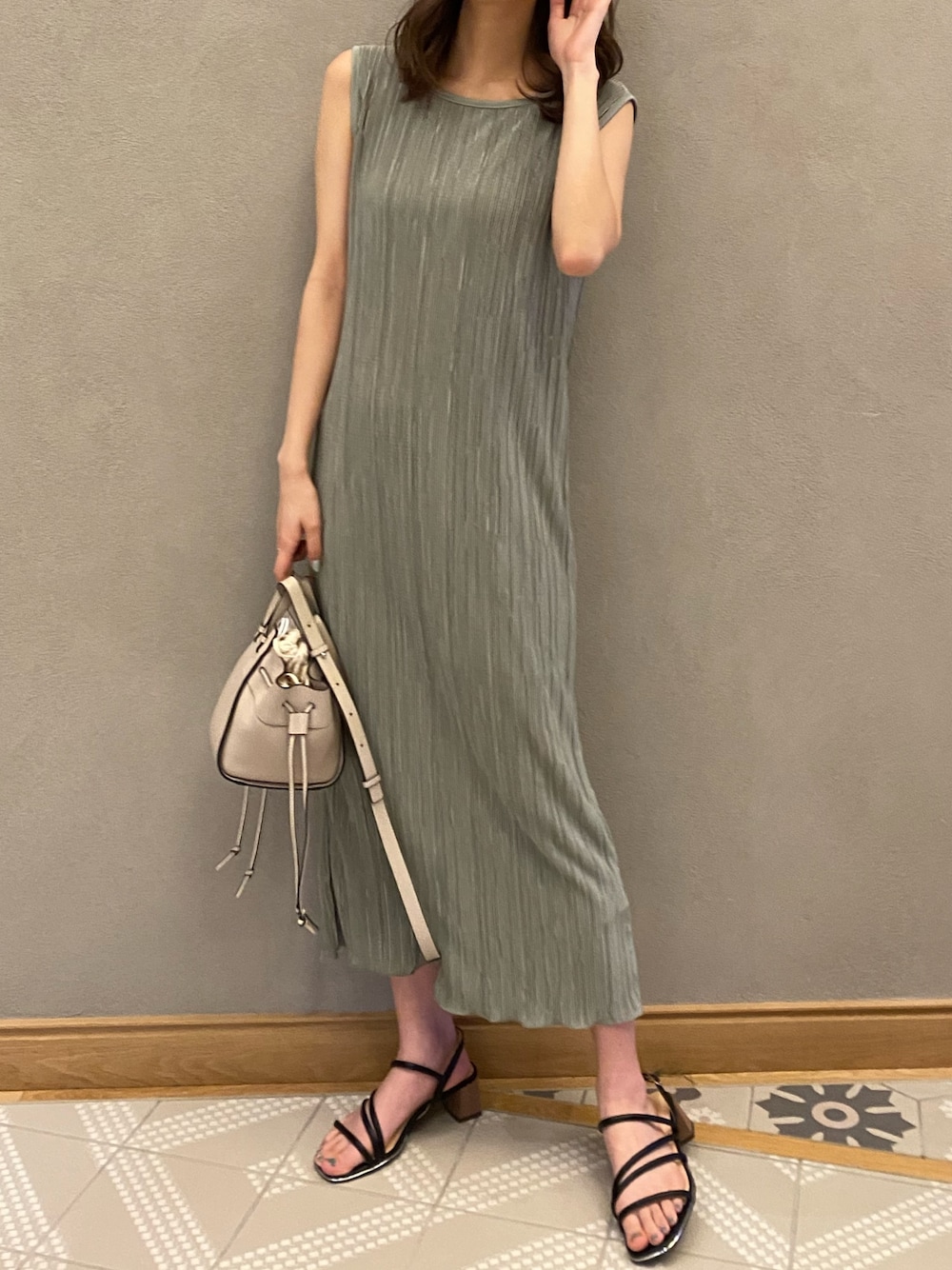 「ゆるコーデ、休日スタイル、夏コーデ、リラックススタイル」｜「GRLのアイテム（ワンピース、グリーン系）」を使った、みちゃこさん（レディース・165cm）の春コーディネートの1枚目の写真