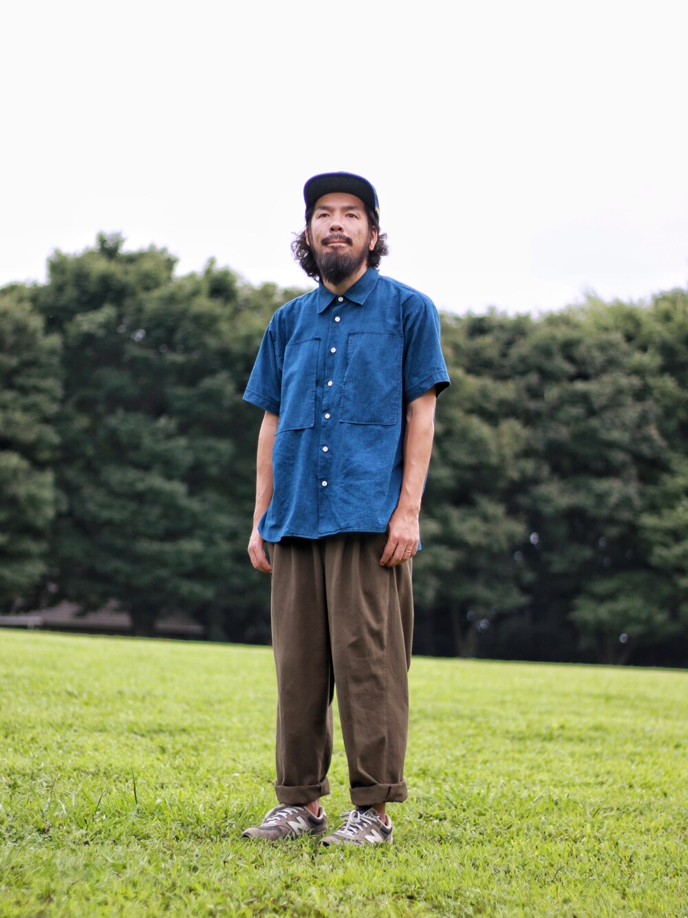 「きれいめカジュアル、大人カジュアル、ネイビー、ワイドパンツ、ロールアップ、NATAL DESIGN」｜「NATAL DESIGNの【ネイタルデザイン】NILE SHIRTS3 / ナイルシャツ３（シャツ/ブラウス、ブルー系）」を使った、SCATTER BRAIN nicoじいさん（メンズ・174cm）の夏コーディネートの1枚目の写真