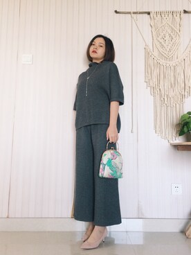 「GOLDLION（-）のアイテム（パンプス、ピンク系）」を使った、Cheny荧さん（レディース）の冬コーディネート