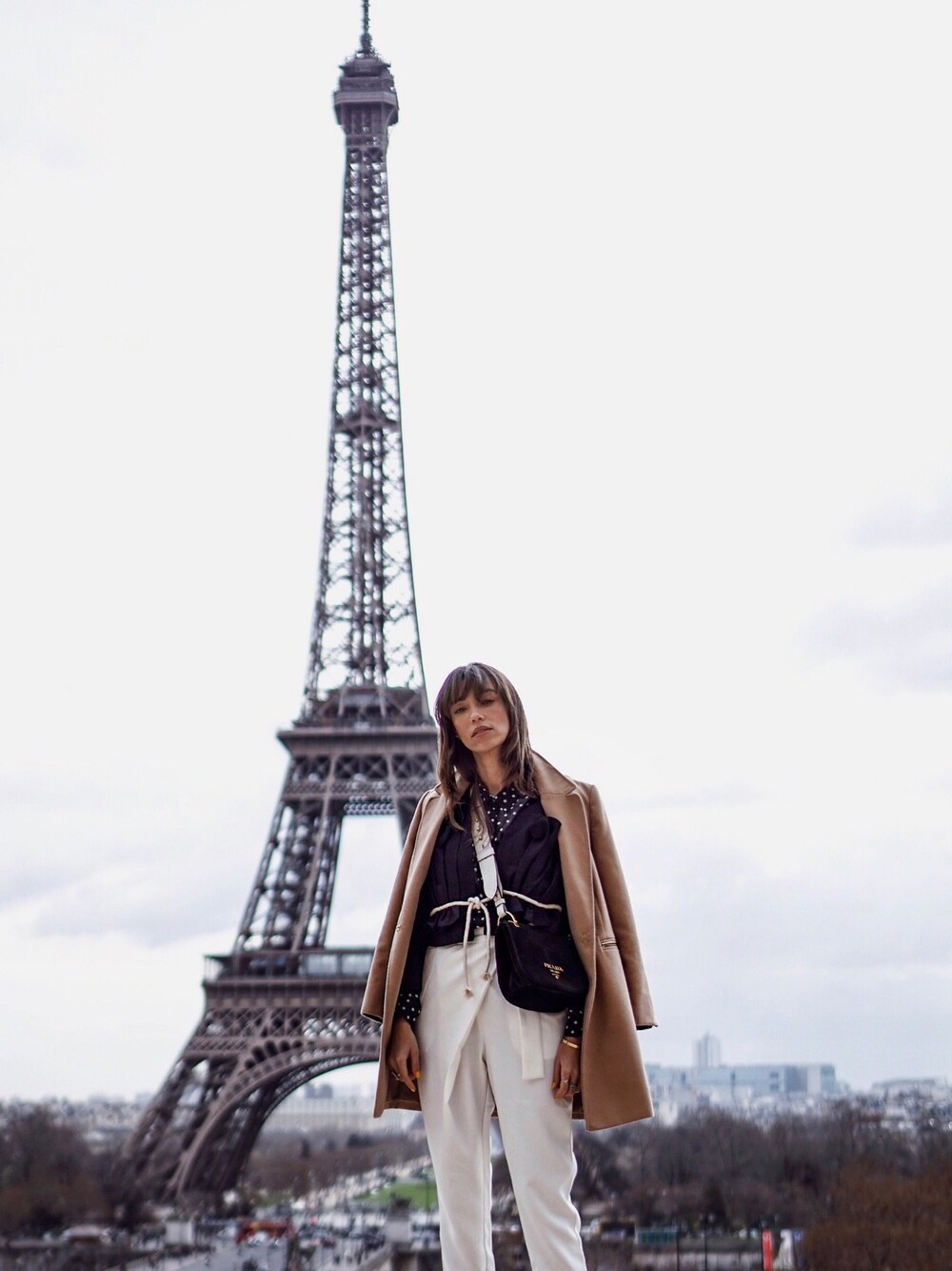 「layering、ootd、outfit、PARIS、French」｜「TOPSHOPのアイテム（チェスターコート、ベージュ系）」を使った、Thania Peckさん（レディース・170cm）の春コーディネートの1枚目の写真