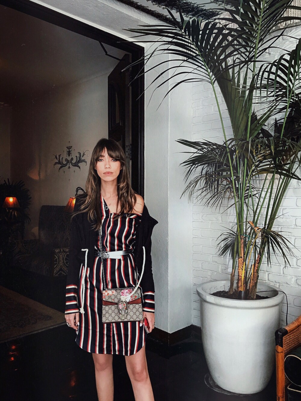 「stripes、ootd、outfit、summer、casual」｜「GUCCIのDionysus Blooms print shoulder bag（ショルダーバッグ、その他）」を使った、Thania Peckさん（レディース・170cm）の春コーディネートの1枚目の写真