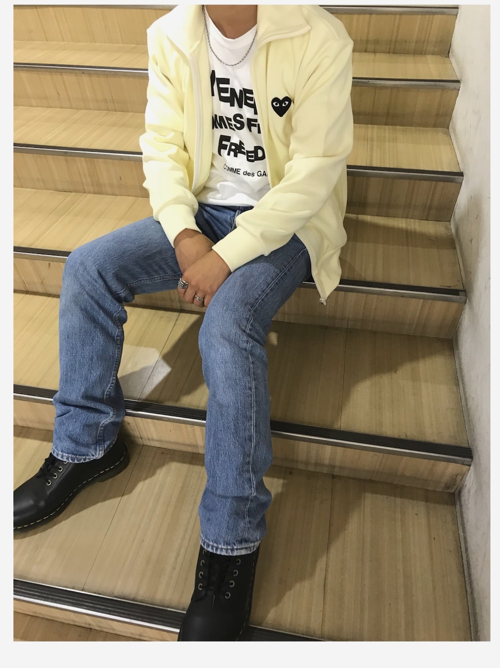 COMME des GARCONSのジャージを使った人気ファッションコーディネート