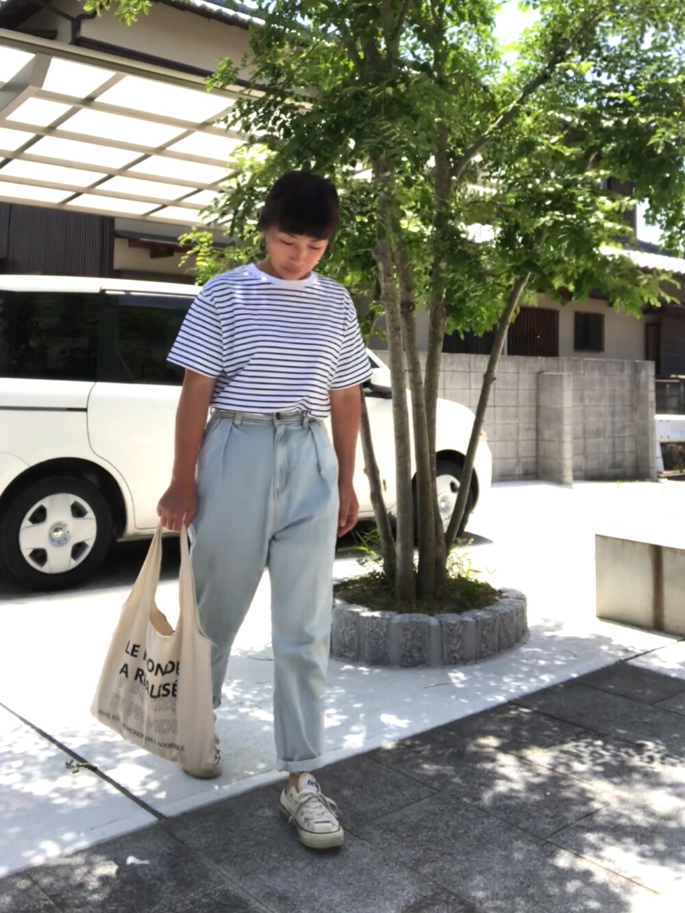 「シンプル、夏コーデ、プチプラコーデ、パンツスタイル、ゆるコーデ、カジュアル、メンズライク、ビッグシルエット、シューラルー、ボーダートップス」｜「LOWRYS FARMのＵＳＡベーシックＴシャツ　783593 （Tシャツ/カットソー、ホワイト系）」を使った、こうさん（レディース・152cm）の春コーディネートの1枚目の写真