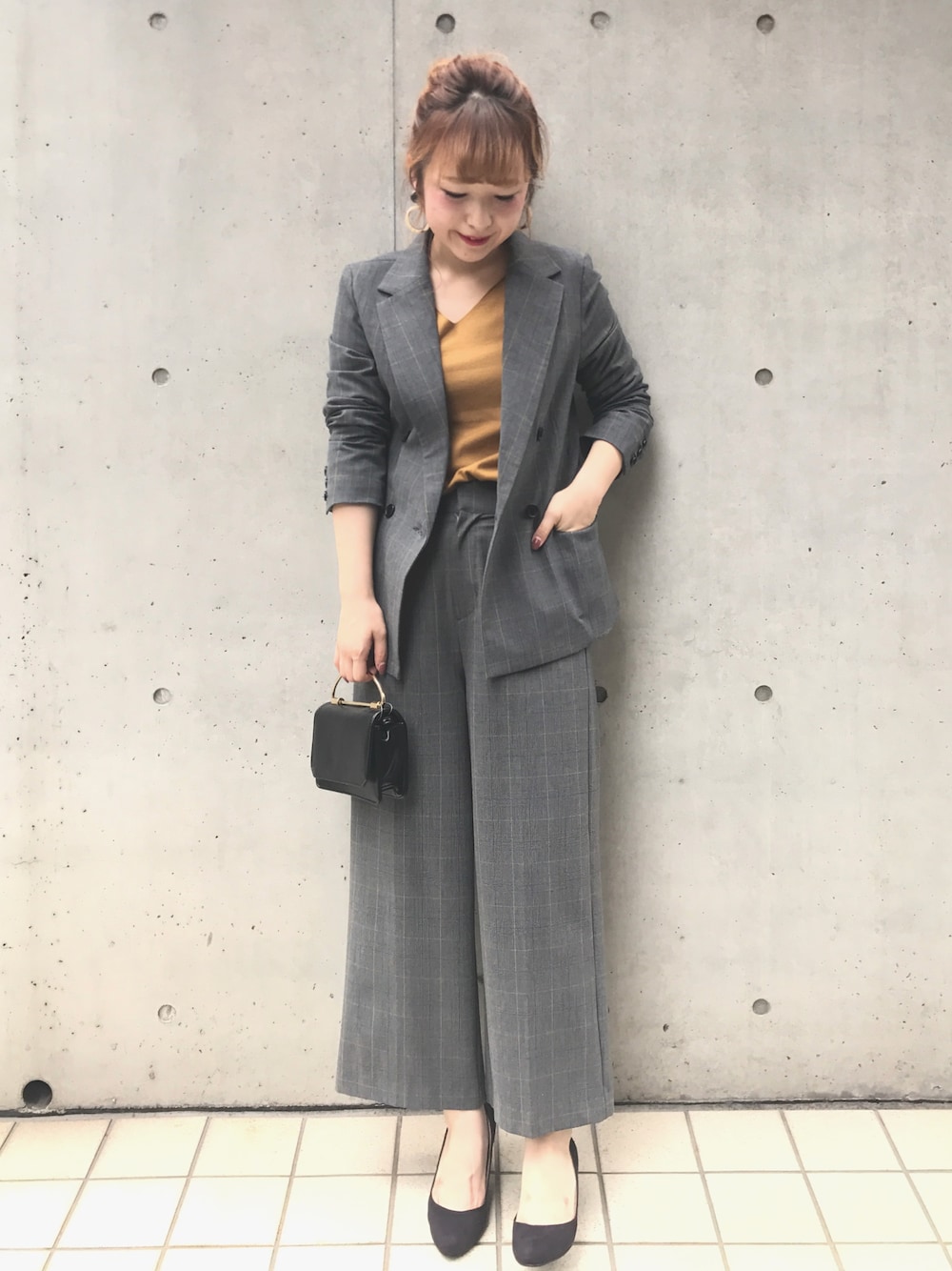 「セットアップ、グレンチェック、テーラード、テーラードシャケット、ワイドパンツ、チェックパンツ、マスタード、トレンド、きれいめカジュアル、cheek」｜「Cheekのダブルテーラードジャケット（テーラードジャケット、グレー系）」を使った、たきさん（レディース・157cm）の秋コーディネートの1枚目の写真