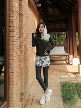 「アイテム（水着、ブラック系）」を使った、エンジェルルナさん（レディース・165cm）の春コーディネート