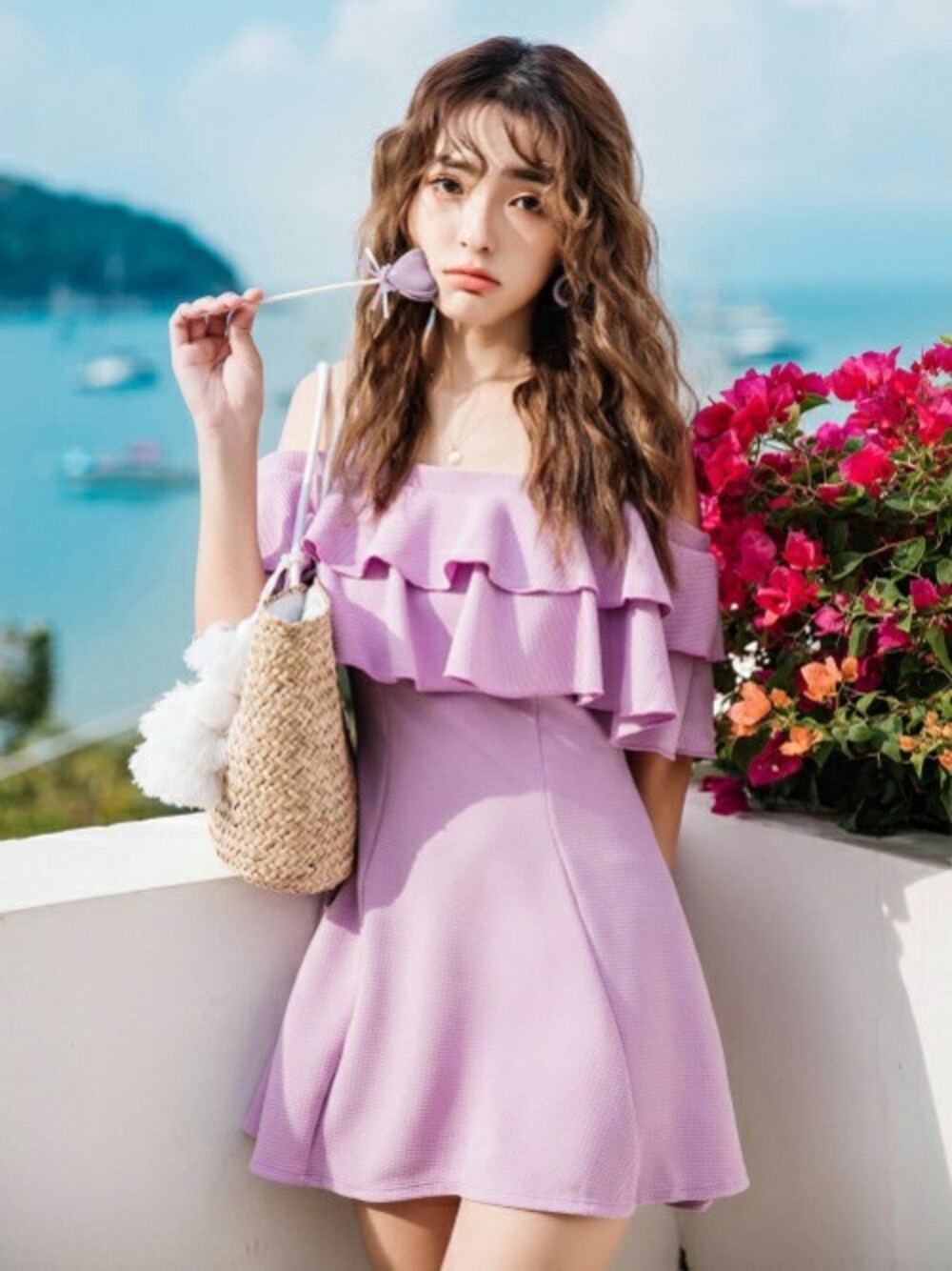 「水着、swimwear、ワンピース水着、おしゃれ水着、エンジェルルナ、angelluna、体型カバー水着、レディース水着、リゾート水着、かわいい水着」｜「Angel Lunaの【4色 3点セット】パイル生地のオフショルフリルワンピース水着+インナーショーツ 2019新作（水着、パープル系）」を使った、エンジェルルナさん（レディース・165cm）の夏コーディネートの1枚目の写真