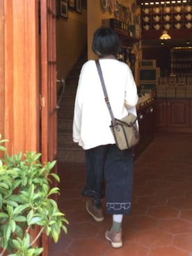 「アイテム（メッセンジャーバッグ、グリーン系）」を使った、一丸さん（レディース・165cm）の秋コーディネート