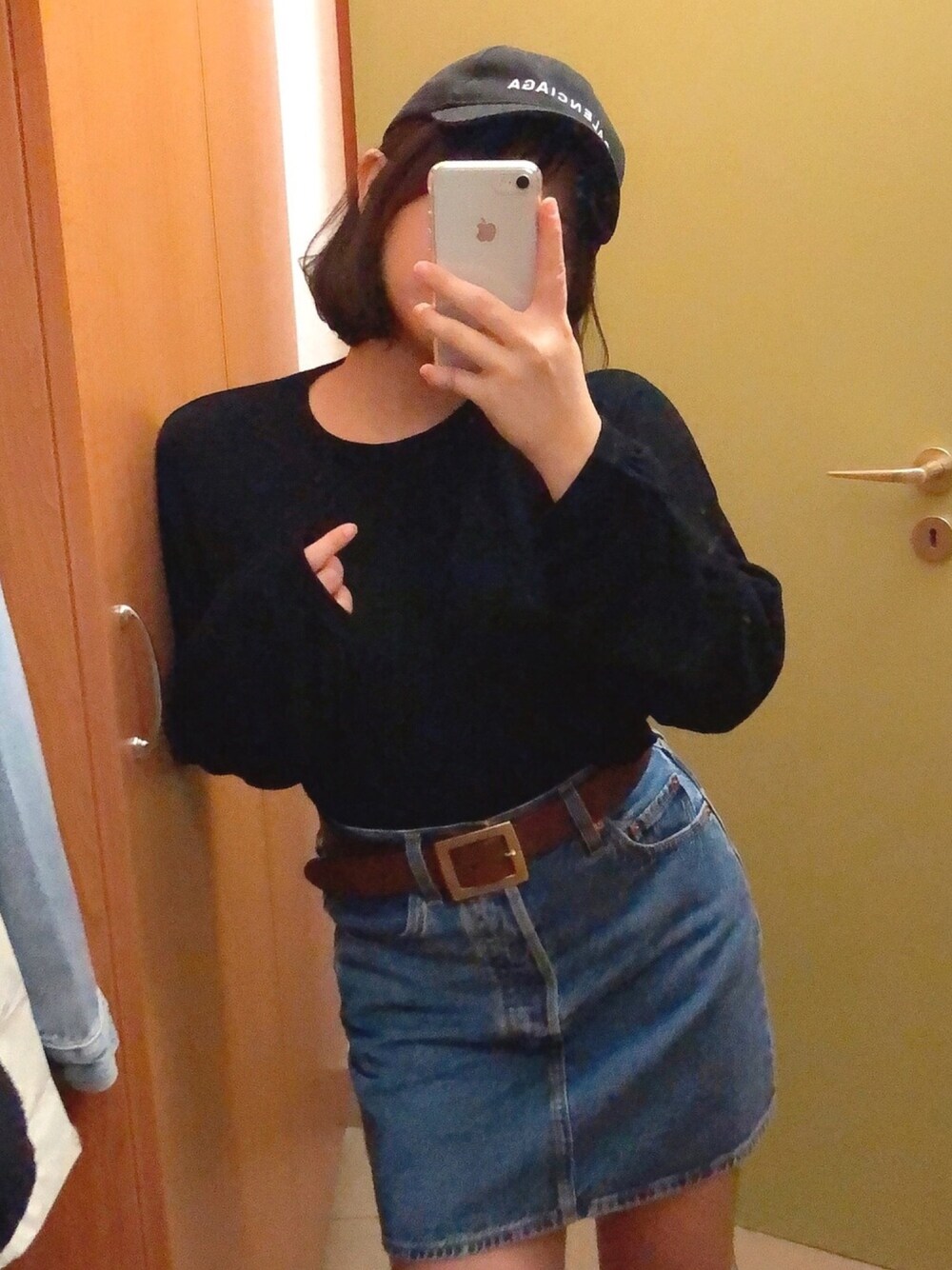 「girl、denim、152cm」｜「Levisのアイテム（デニムスカート、ブルー系）」を使った、mioさん（レディース・152cm）の冬コーディネートの1枚目の写真