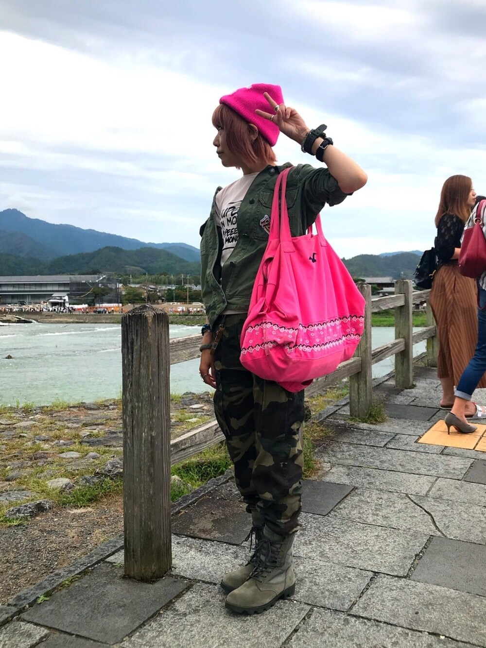 MONCLERのTシャツ/カットソー（ピンク系）を使った人気