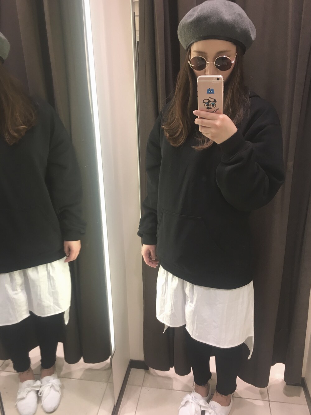 「シンプル、雨の日コーデ、spring、プチプラ、パーカー、ゆるコーデ、ootd、モノトーン」｜「no brandのアイテム（ハンチング/ベレー帽、グレー系）」を使った、あすかぴさん（レディース・164cm）の春コーディネートの1枚目の写真
