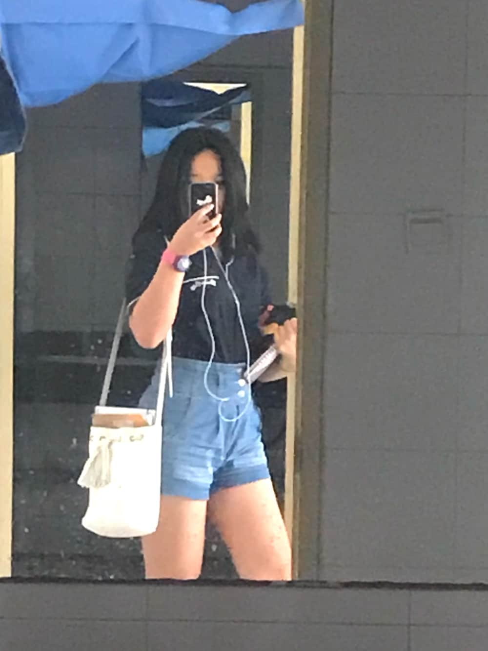 「school、schoolgirl、daily look」｜「WHO.A.Uのアイテム（シャツ/ブラウス、ブルー系）」を使った、dollydongさん（レディース・167cm）の夏コーディネートの1枚目の写真