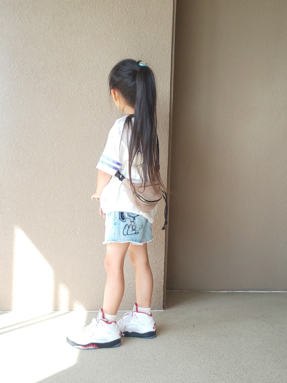 「デニム、デニムショートパンツ、ノースフェイス、ジョーダン、キッズファッション、女の子コーデ」｜「こども ビームスの6° vocale / ウエスト コースト Tシャツ (ユニセックス 90～120cm) （Tシャツ/カットソー、ホワイト系）」を使った、hayumiさん（キッズ・110cm）の夏コーディネートの1枚目の写真