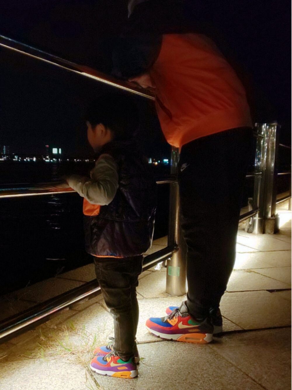 「おそろいコーデ、AIR MAX、NIKE」｜「NIKEのアイテム（スニーカー、その他）」を使った、hayumiさん（キッズ・100cm）の秋コーディネートの1枚目の写真