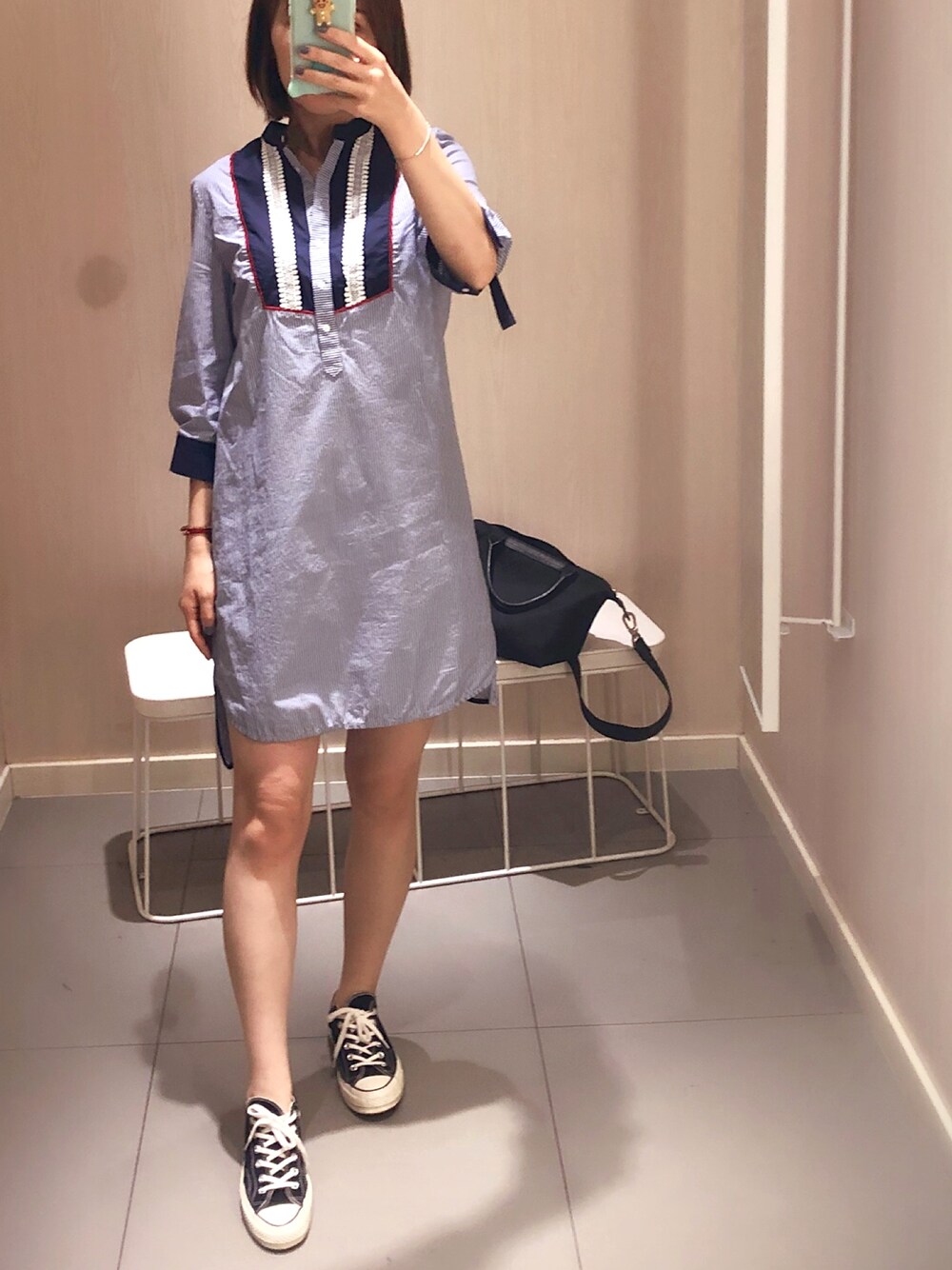 「URのアイテム（シャツワンピース、ブルー系）」を使った、喝热水的小怪兽さん（レディース・168cm）の夏コーディネートの1枚目の写真