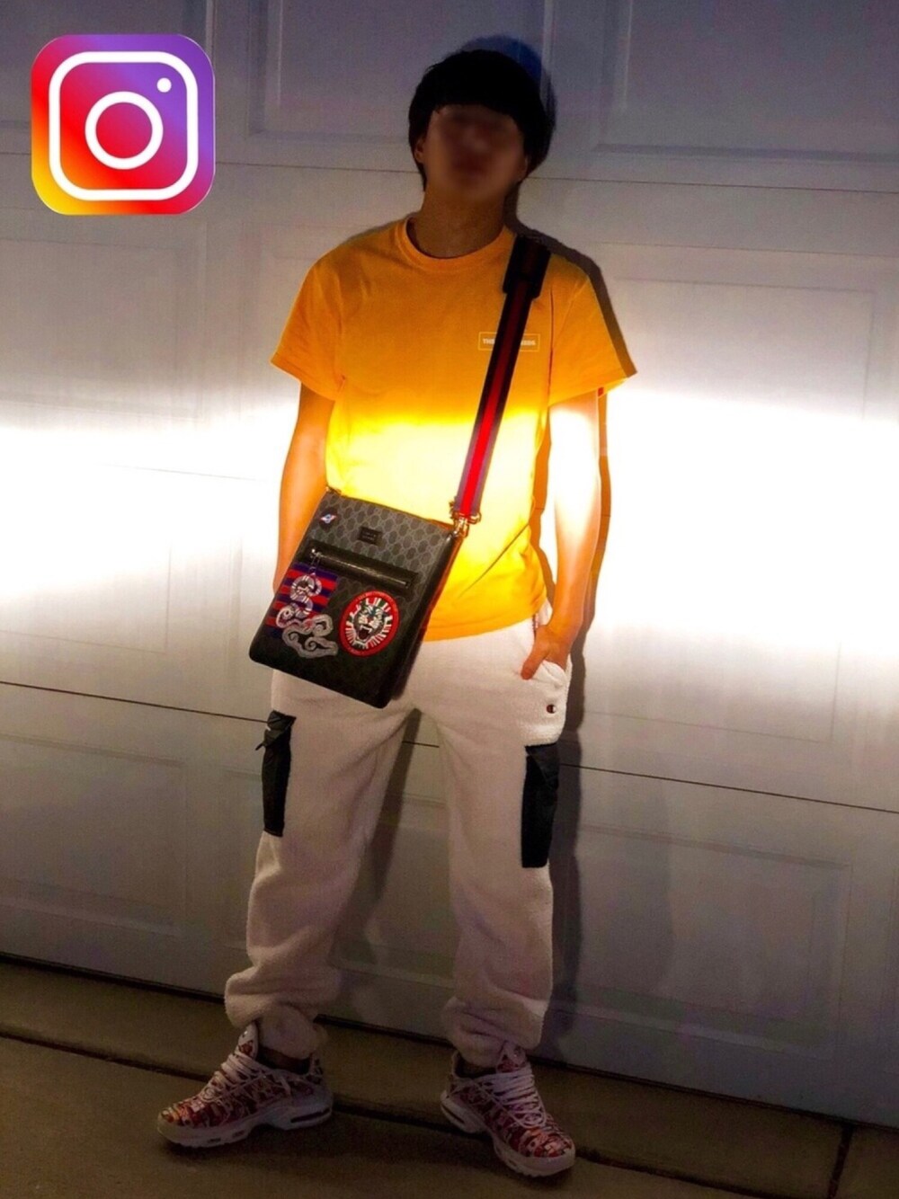 「チャンピオン、グッチ、NIKE、スニーカーコーデ、スニーカー、ストリート、秋のコーデ、もこもこ、ビッグシルエット、おしゃれさんと繋がりたい」｜「Zumiezのアイテム（Tシャツ/カットソー、イエロー系）」を使った、🔥ゆうや🔥さん（メンズ・170cm）の秋コーディネートの1枚目の写真