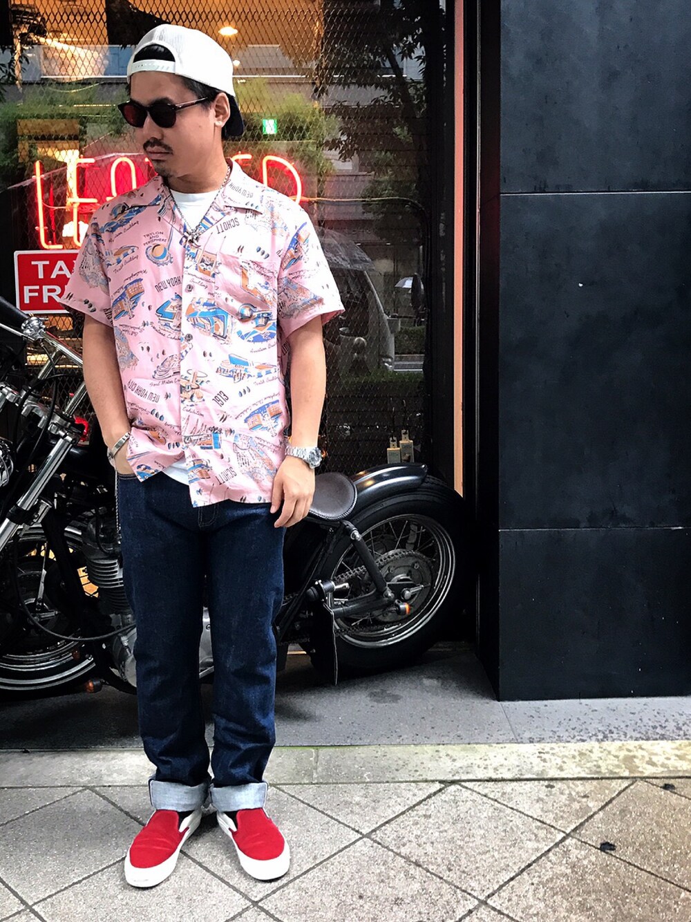 「夏、シンプル、Tシャツ、ビッグシルエット、オトナカジュアル、プチプラ、カジュアル、シンプルスタイル、outfit、SCHOTT」｜「schottのSchott(ショット)  TWILL TRUCKER CAP 2 PATCH   ツイル トラッカー キャップ（キャップ、ブラック系）」を使った、wakiさん（メンズ・165cm）の夏コーディネートの1枚目の写真