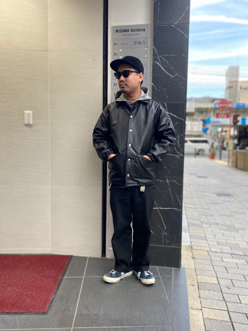 「今日のコーデ、おしゃれさんと繋がりたい、冬コーデ、ootd、シンプルコーデ、黒、ストリート、シンプル、SCHOTT、ブラック」｜「schottの【直営店限定】Schott×FACTORY MADE/ショット×ファクトリーメイド/CORDUROY JETCAP/コーデュロイ ジェットキャップ（キャップ、ブラック系）」を使った、wakiさん（メンズ・165cm）の冬コーディネートの1枚目の写真