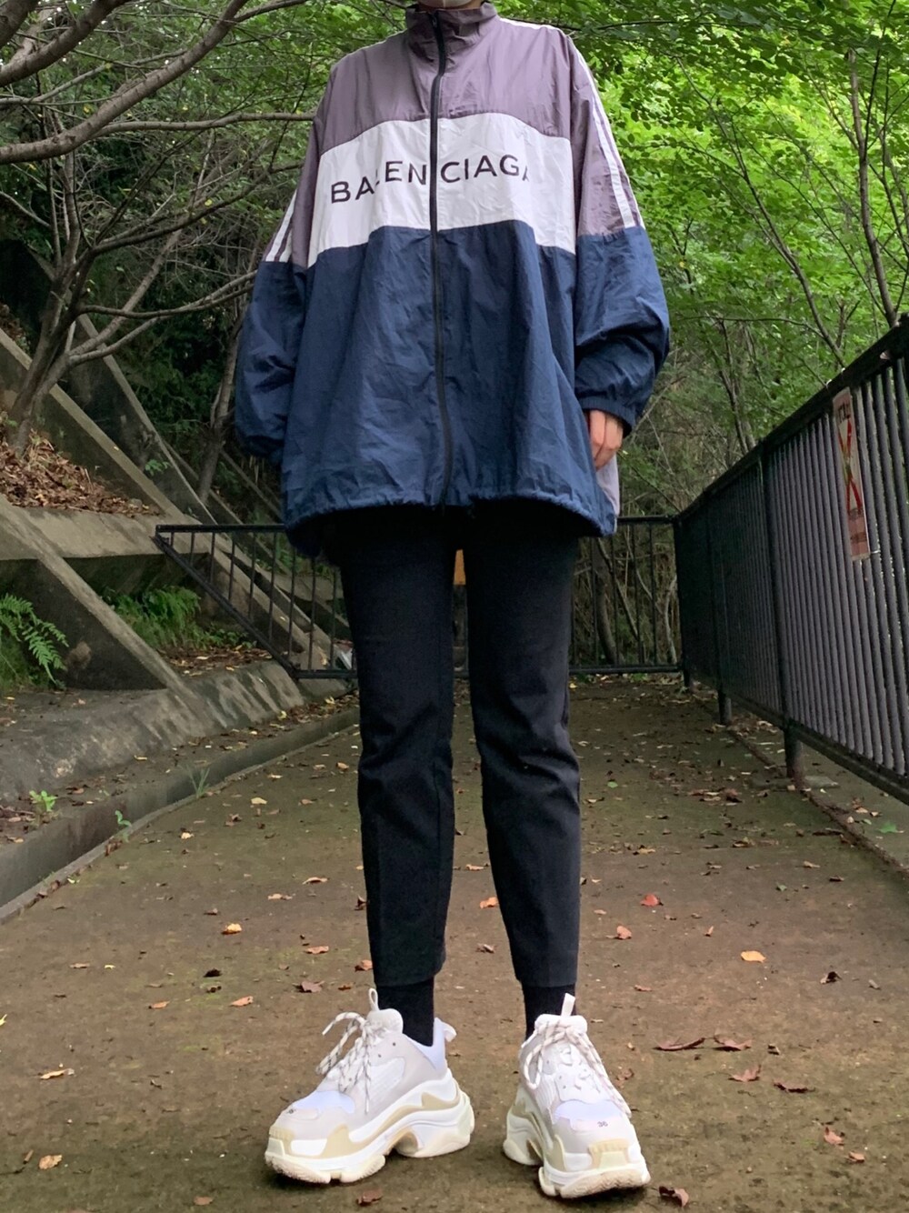 「バレンシアガ、BALENCIAGA、トリプルS、トリエス」｜「BALENCIAGAのアイテム（その他アウター、その他）」を使った、24x24さん（レディース・169cm）の秋コーディネートの1枚目の写真