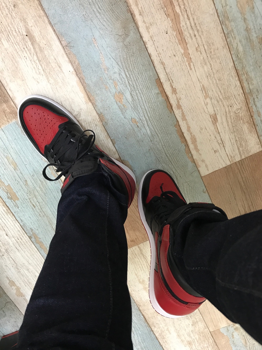 「REDSPIDER、47都道府県ツアー、山口編、NIKE、aj1、bred」｜「NIKEのアイテム（スニーカー、レッド系）」を使った、海の家さん（メンズ・172cm）の夏コーディネートの1枚目の写真