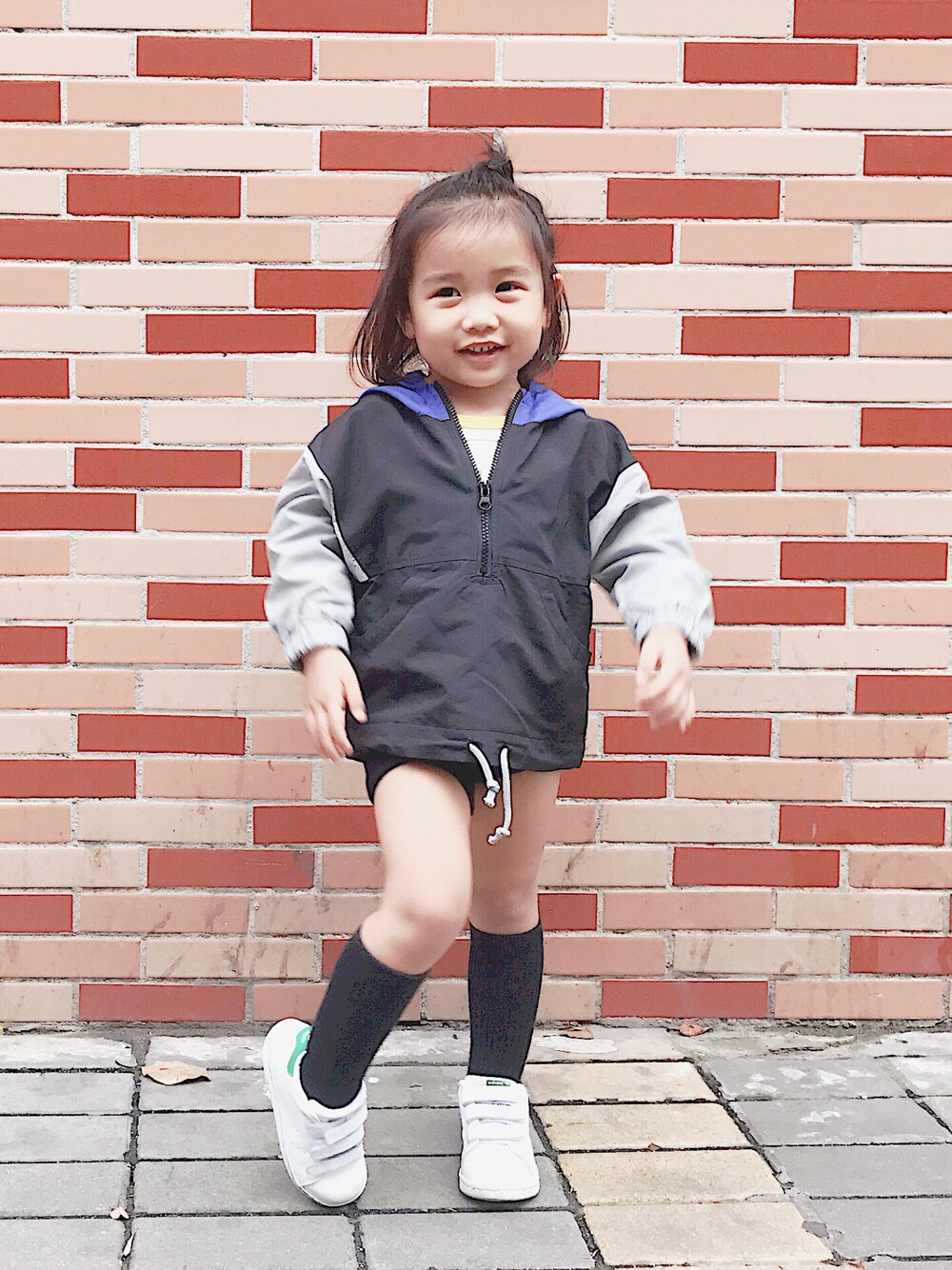 「kids、fashion」｜「no brandのアイテム（マウンテンパーカー、ブラック系）」を使った、minabibibi☻さん（キッズ・90cm）の秋コーディネートの1枚目の写真