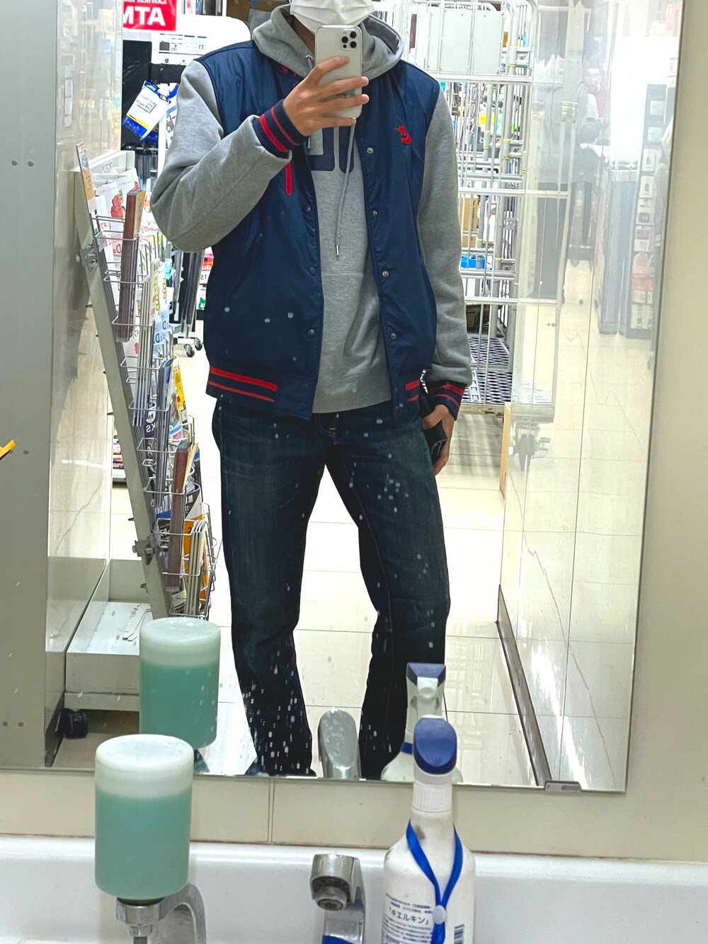 「どカジュアル、古い？ｗ」｜「UNIQLOのワイドフィットテーパードジーンズ（デニムパンツ、ブルー系）」を使った、kurokichi0816さん（メンズ・175cm）の春コーディネートの1枚目の写真