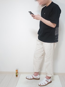 「GU（ジーユー）のアイテム（Tシャツ/カットソー、ブラック系）」を使った、n6kbnovaさん（メンズ・171cm）の夏コーディネート