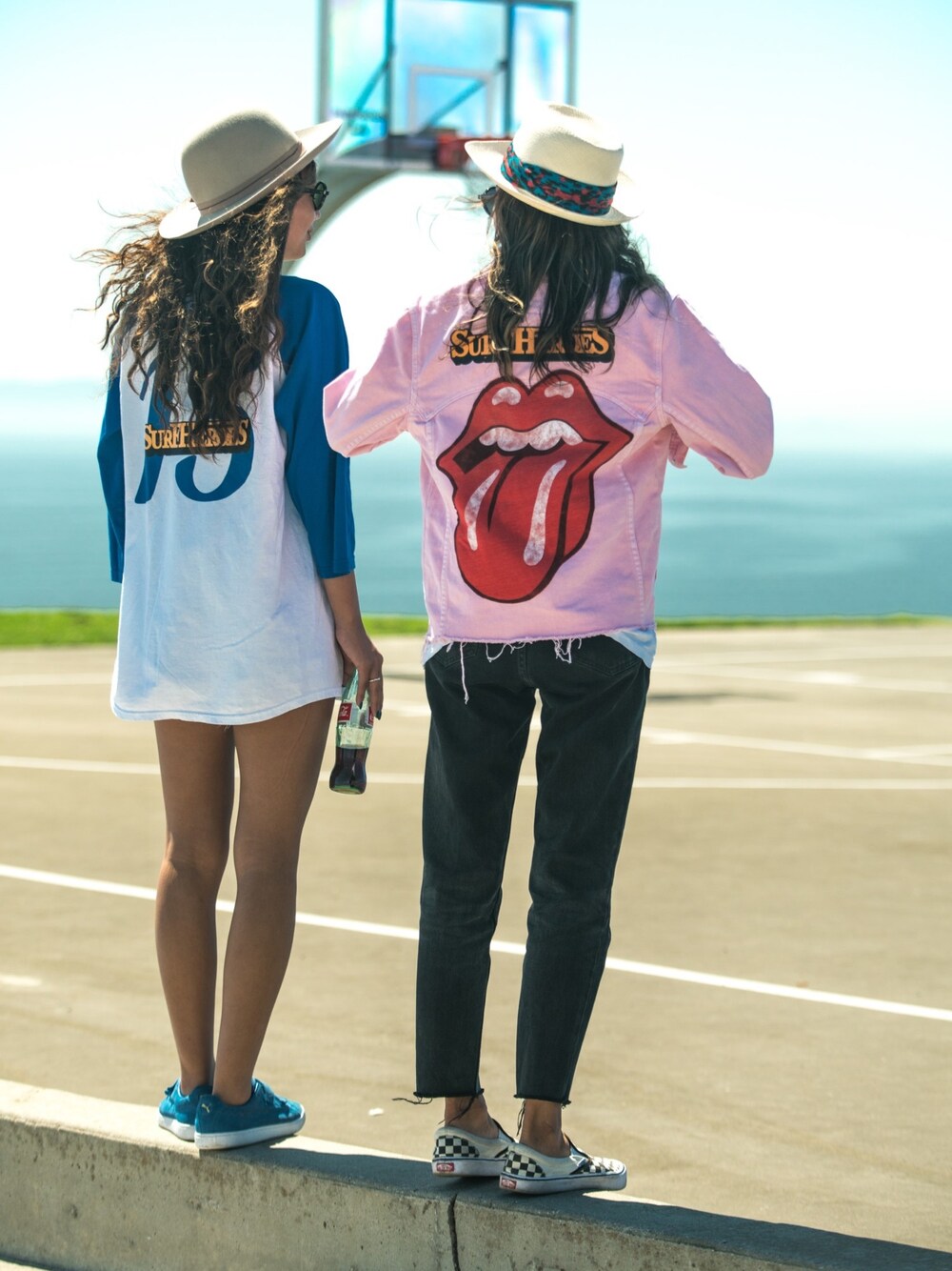 「surfheros」｜「Championのアイテム（Tシャツ/カットソー、ブルー系）」を使った、blueeeeskyyyyさん（レディース・170cm）の秋コーディネートの1枚目の写真