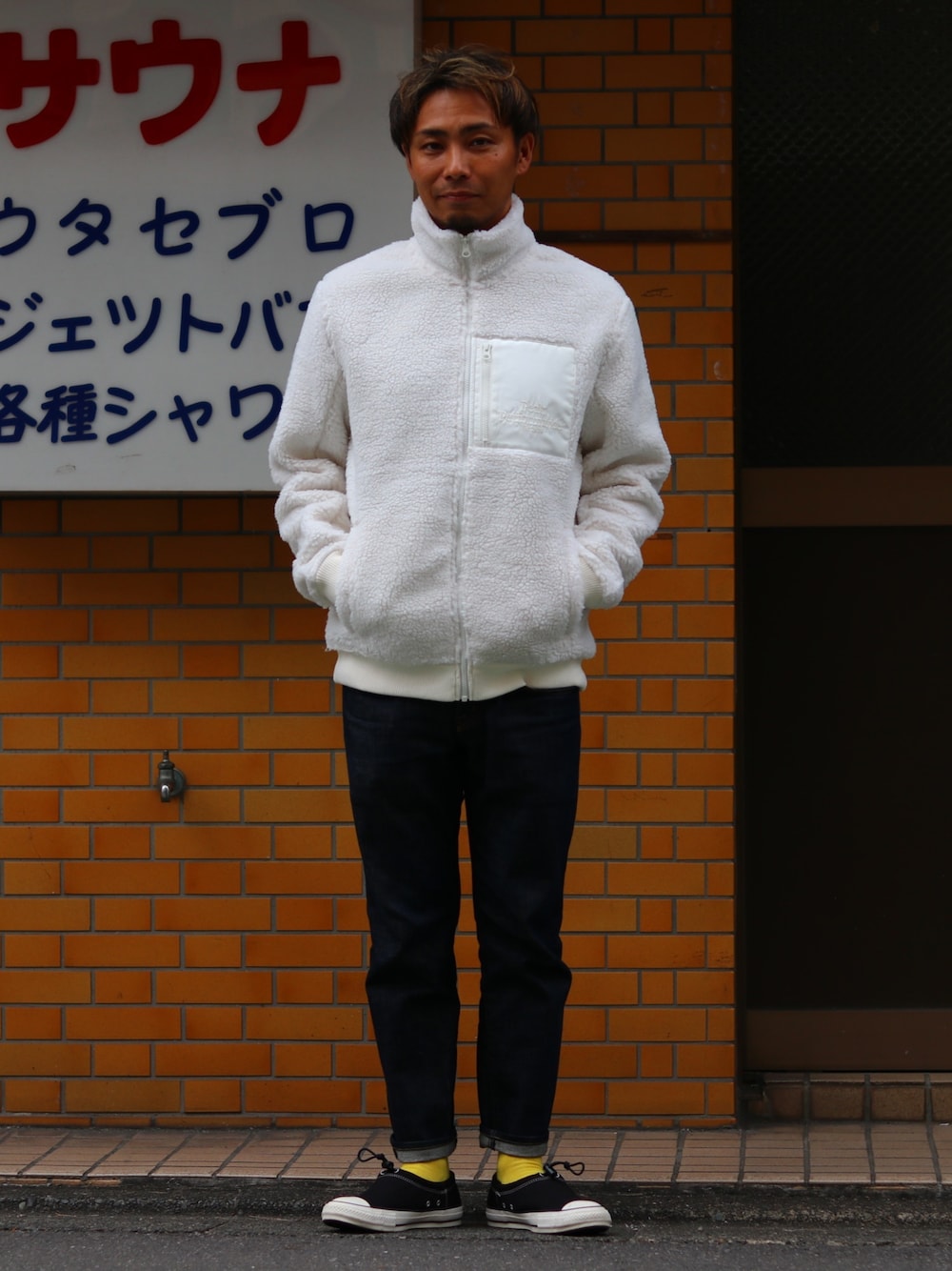 「ボアブルゾン、北欧スタイル、シンプルカジュアル、冬のコーデ、peakperformance、スリッポン」｜「PeakPerformanceのアイテム（ブルゾン、ホワイト系）」を使った、Shun50さん（メンズ・170cm）の冬コーディネートの1枚目の写真