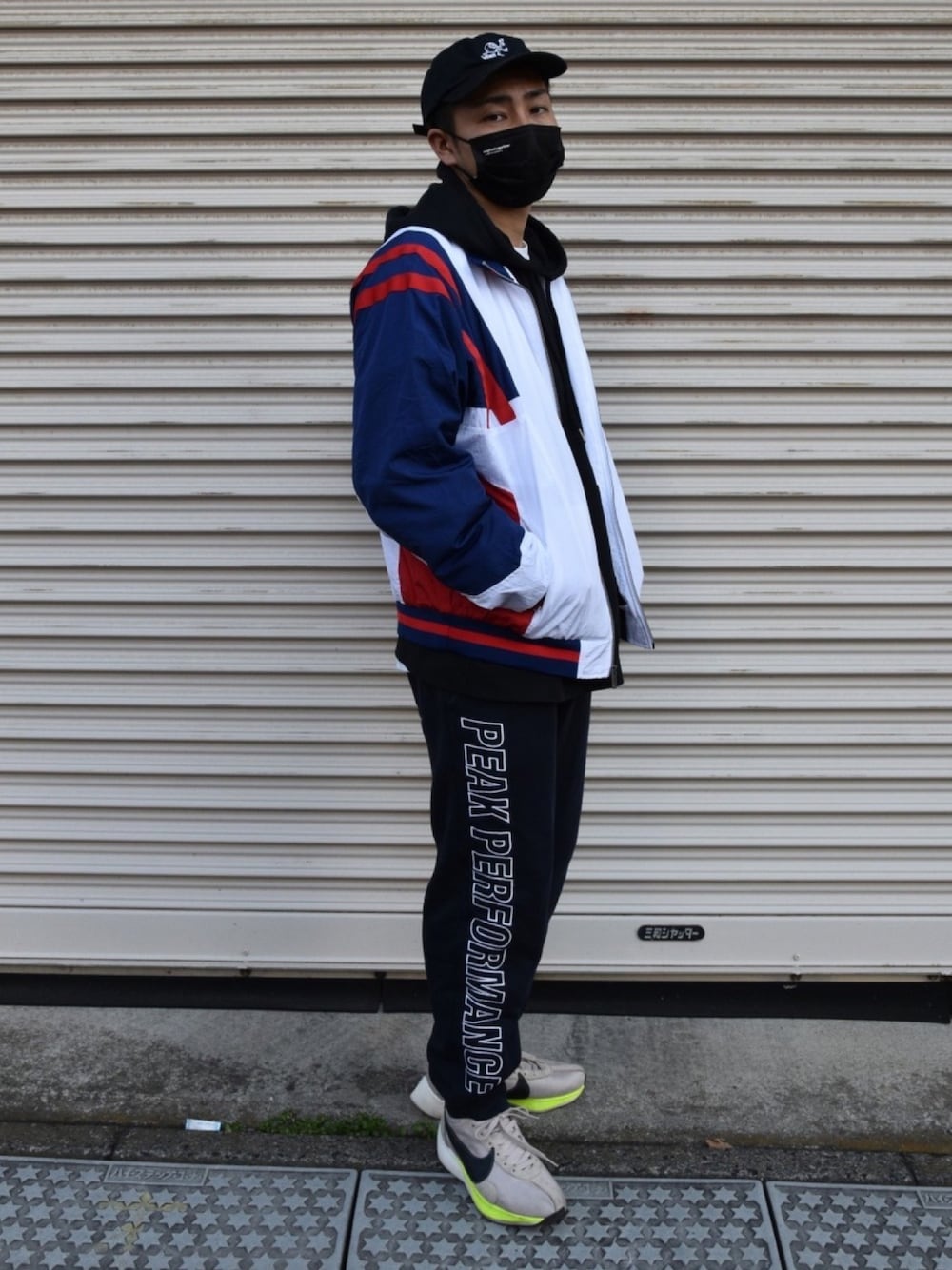 「スニーカー、スウェット、スウェットパンツ、スウェットコーデ、アウトドアミックス、アウトドアコーデ、ストリートコーデ、ストリートファッション、ストリート、ストリートカジュアル」｜「US VANSのアイテム（キャップ、ブラック系）」を使った、Shun50さん（メンズ・170cm）の冬コーディネートの1枚目の写真