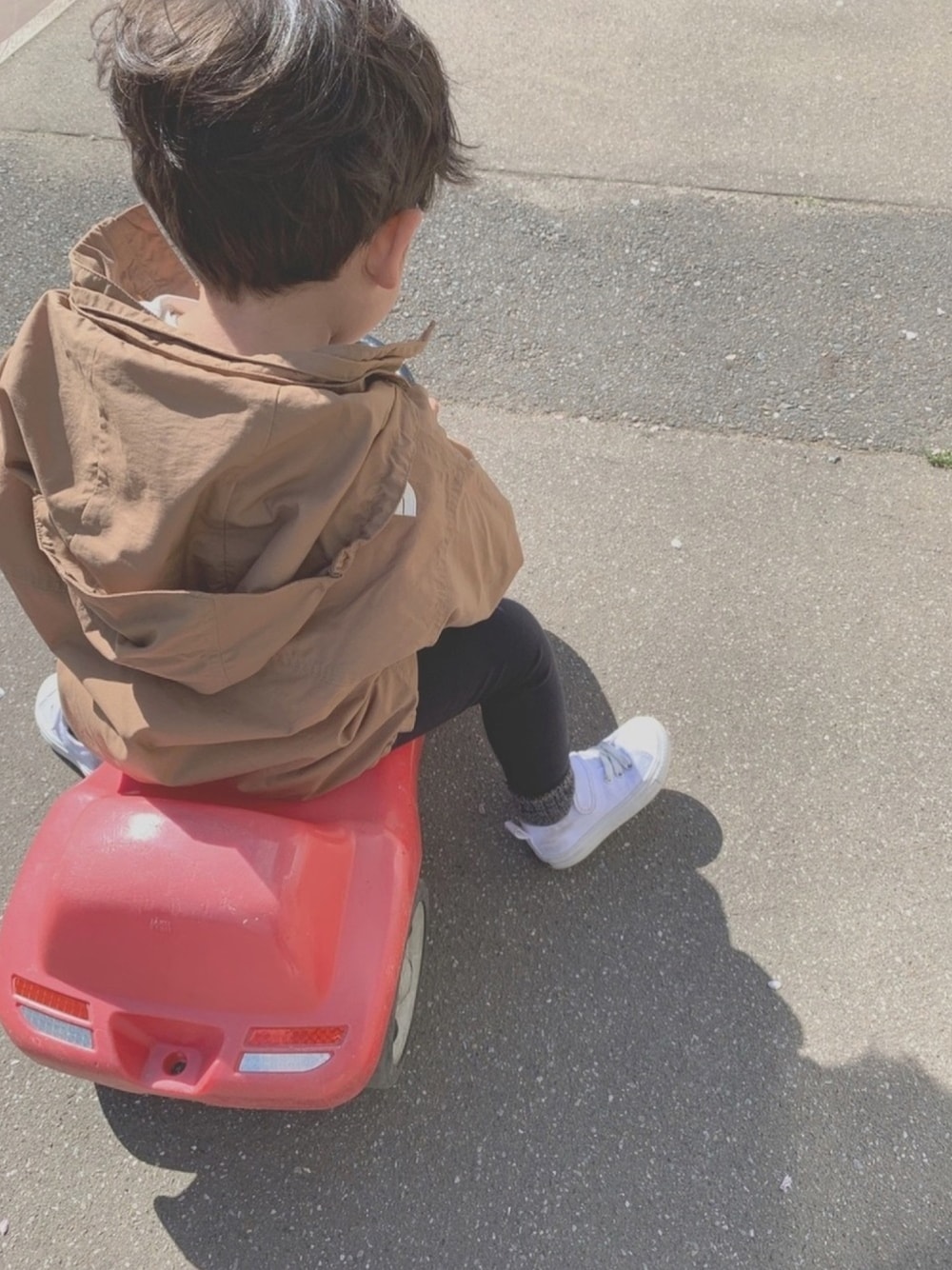 「キッズコーデ、男の子コーデ、平成最後のWEARISTAセンバツ、3歳、春、マウンテンパーカー、ノースフェイスキッズ、カジュアルコーデ、レギンス、GU」｜「THE NORTH FACEのTNF COMPACT JACKET（マウンテンパーカー、ベージュ系）」を使った、◡̈ nosu.Kさん（キッズ・90cm）の春コーディネートの1枚目の写真