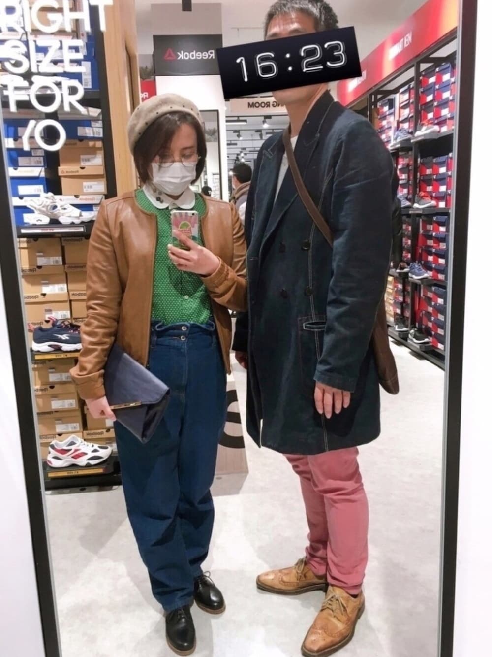 「アウトレットデート」｜「mooiのアイテム（ドレスシューズ、ブラック系）」を使った、Jennyさん（レディース・156cm）の春コーディネートの1枚目の写真