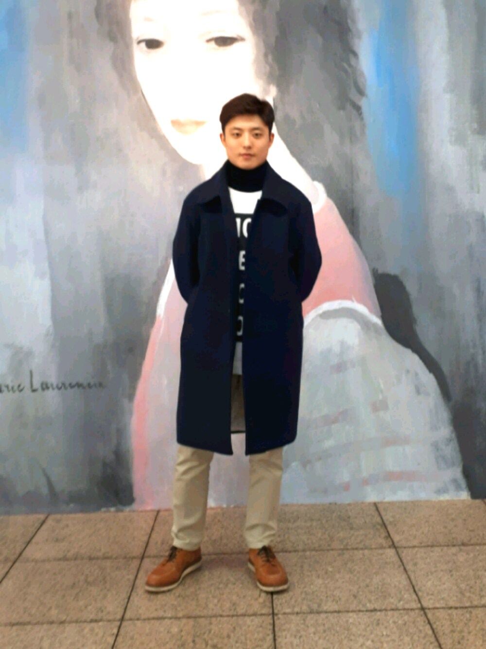 「UNIQLO、GIORDANO、coat、exhibition」｜「bluemoon&coのアイテム（ステンカラーコート、その他）」を使った、Kevin Kihwan Yoonさん（メンズ・175cm）の春コーディネートの1枚目の写真