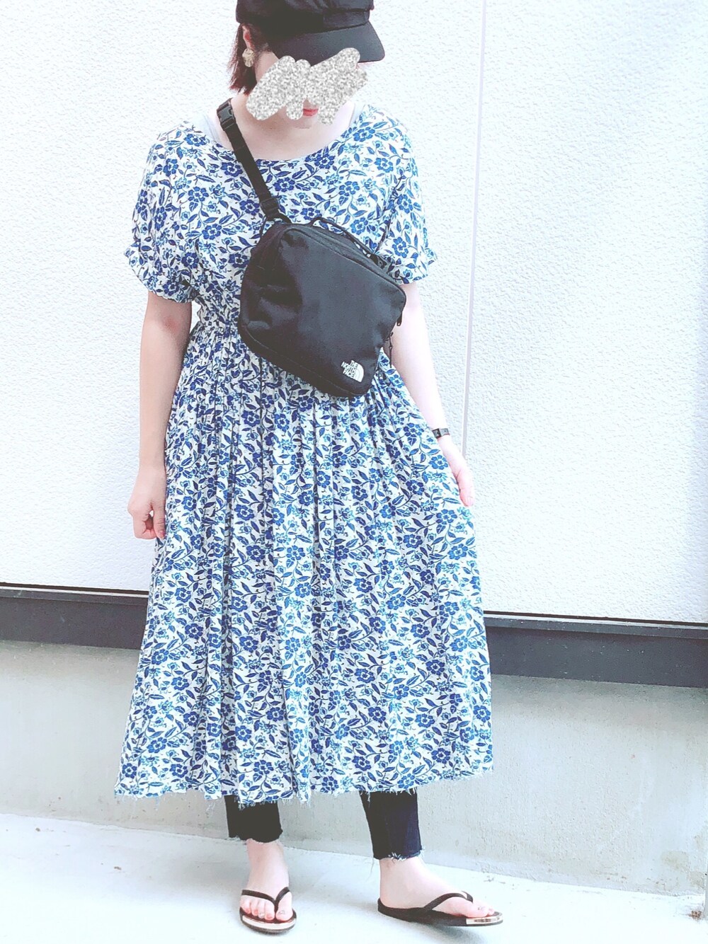 「Kastaneの裁ち切り花柄ウエストギャザーワンピース（ワンピース、ホワイト系）」を使った、shさん（レディース・156cm）の夏コーディネートの1枚目の写真