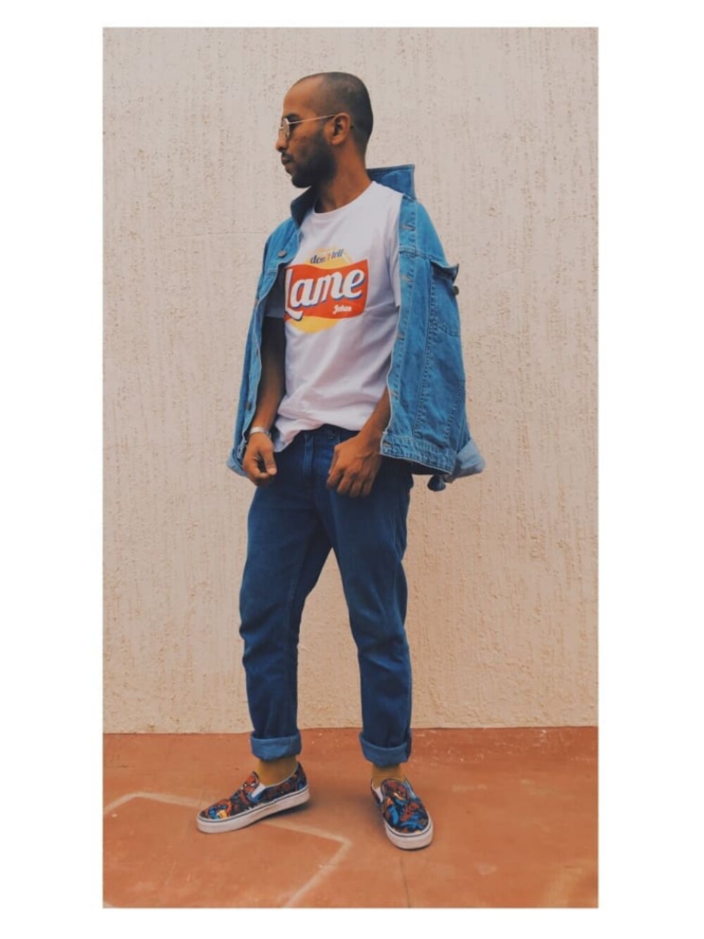 「summer、VINTAGE、90’s、VANS、denim、Sunglasses、fashion、white」｜「ZARAのアイテム（デニムパンツ、ブルー系）」を使った、Taeb Ali Khanさん（メンズ・168cm）の秋コーディネートの1枚目の写真