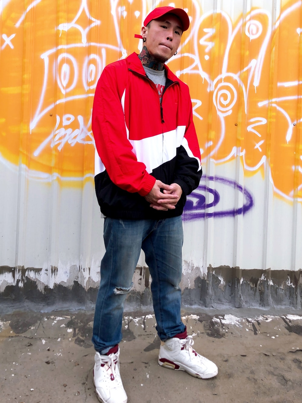 NIKEのスタジャン（レッド系）を使った人気ファッションコーディネート