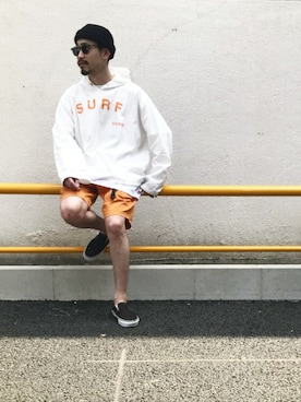 「アイテム（チノパンツ、オレンジ系）」を使った、KOHEY!?さん（メンズ・169cm）の春コーディネート